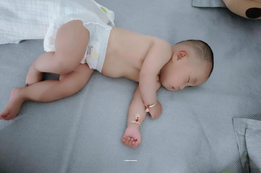 绥化怎样教宝宝爬